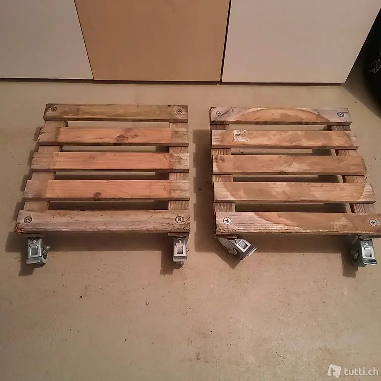 2x fahrbare Blumentopfuntersätze aus Holz (40×40cm)