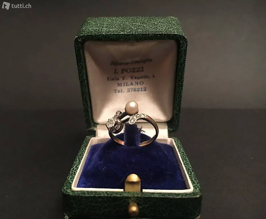 Anello oro con perla e diamanti.