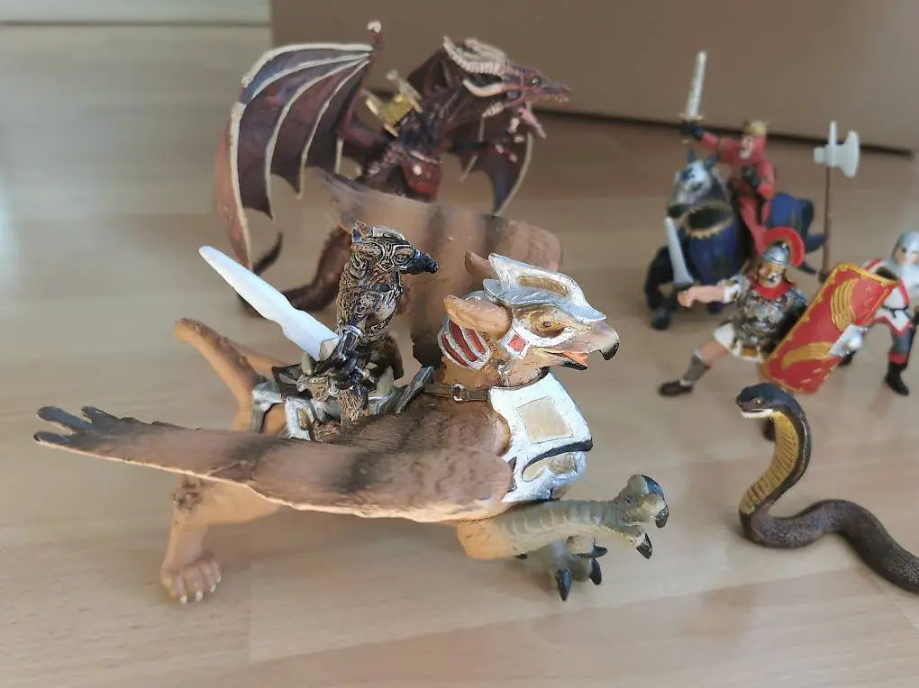 Ritter Figuren mit Drachen