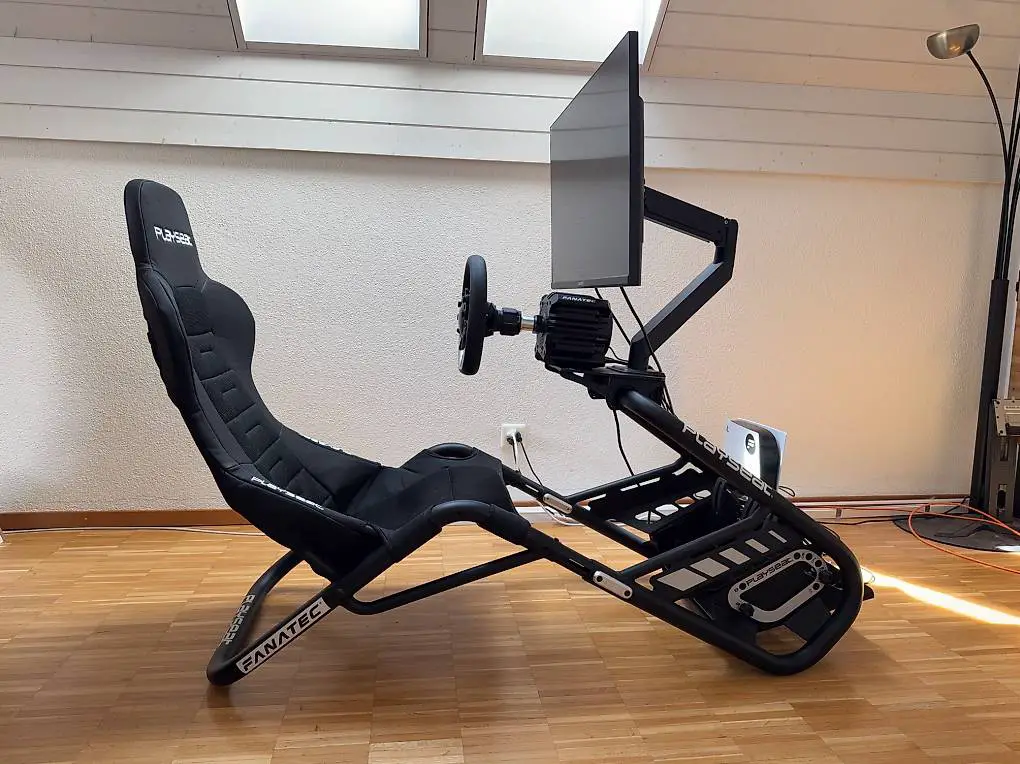 Ready to Race set Fanatec PS5 Playseat Gigabyte