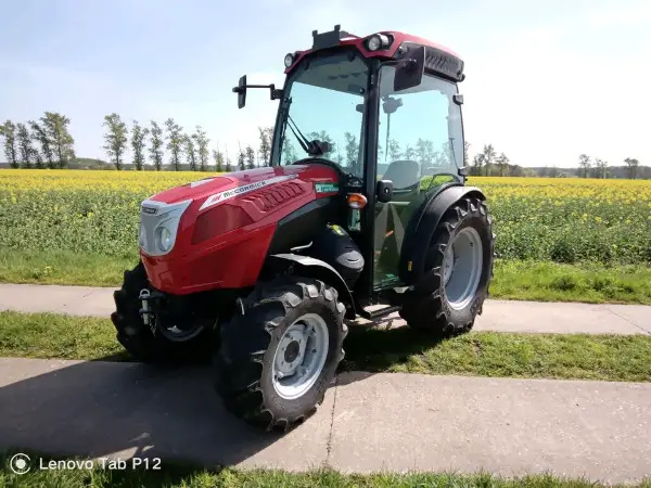 McCormick X2 Schlepper Traktor Kommunal Kompaktschlepper