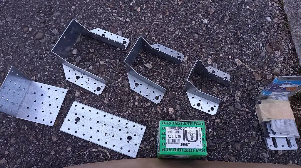 Balkenschuhe, Ankernägel und Montagewinkel