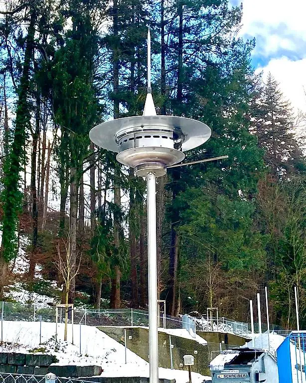 Vogelfutterhaus aus Edelstahl