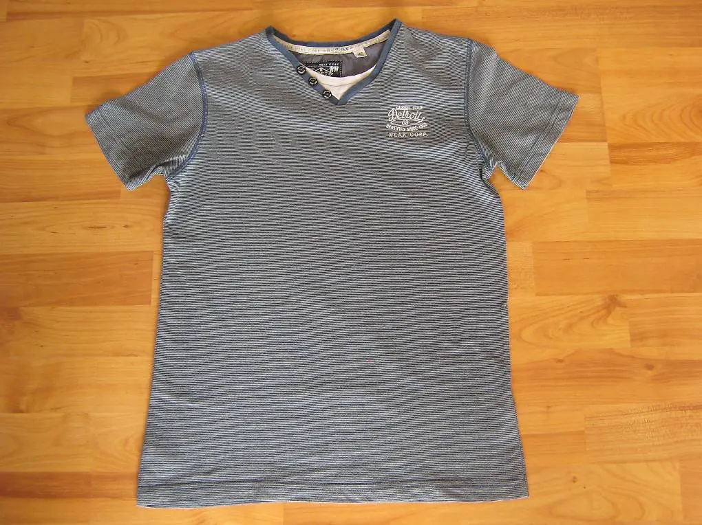 T-Shirt blau mit V-Ausschnitt, Grösse 146/152