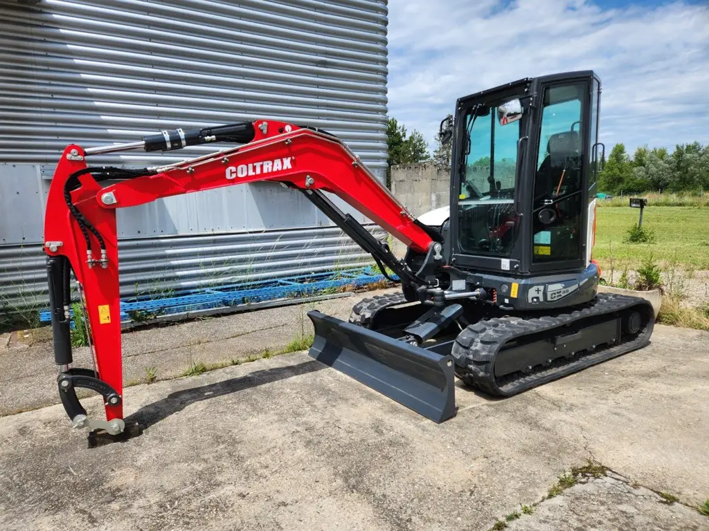 Mini pelle d"exposition COLTRAX CX 49