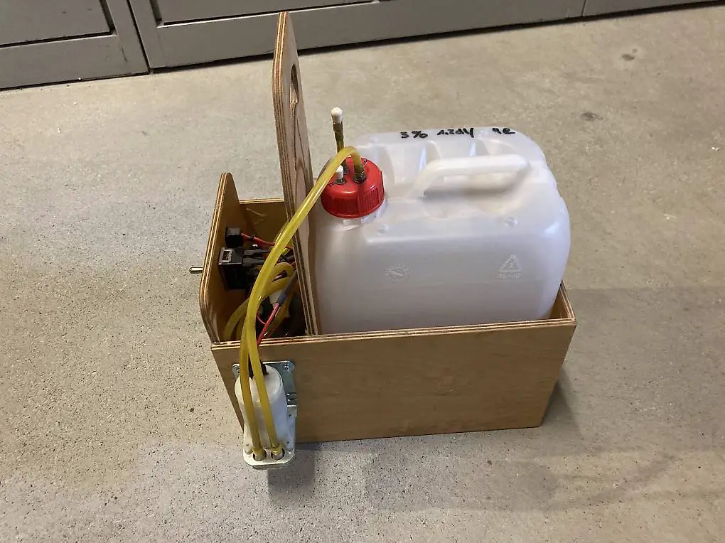 Modellflugzeug - Tankstelle