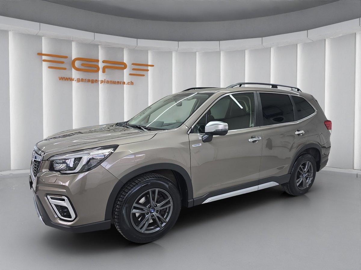 SUBARU Forester Station 2.0i e-Boxer Swiss Plus