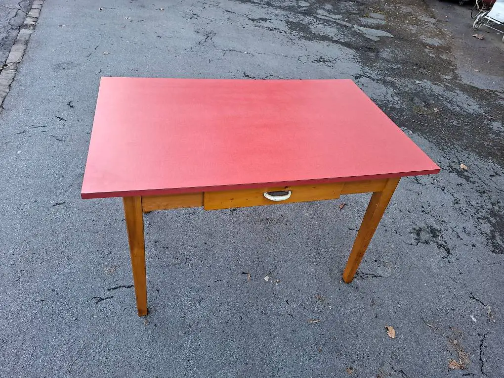 Retro Vintage Küchentisch mit Roter Kelco Tischplatte