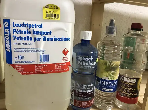 Leuchtpetrol, Posten für 10.- Ca. 9,5 L.