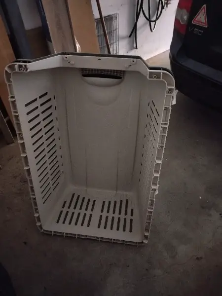 Varia Kennel abzugeben