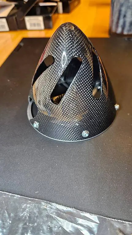 Neue Falcon 89mm Carbon Spinner mit Kühlluft-Öffnungen