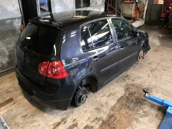 VW Golf 5 1.6 FSI