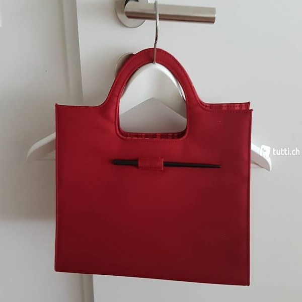 Rote Handtasche