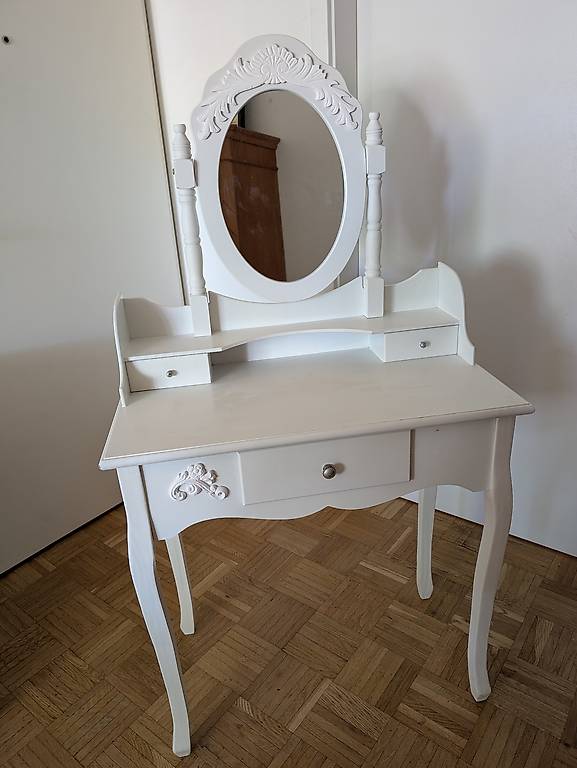 Schminktisch mit Spiegel