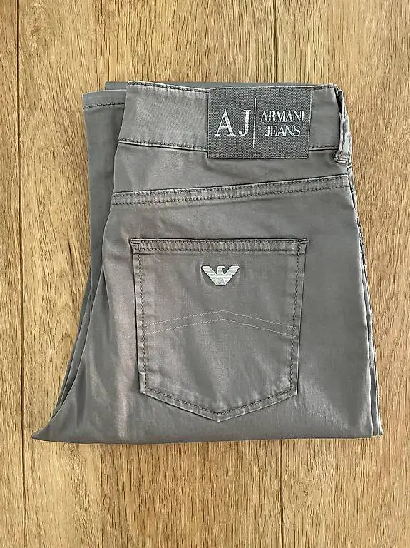 Armani Jeans Gr. 26 (nie getragen)