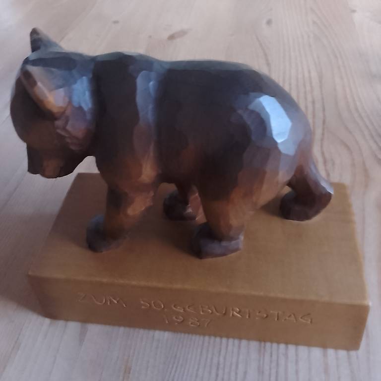 Bär Holz geschnitzt