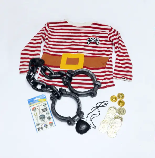 Kinder Piraten Pullover 110/116 mit Zubehör