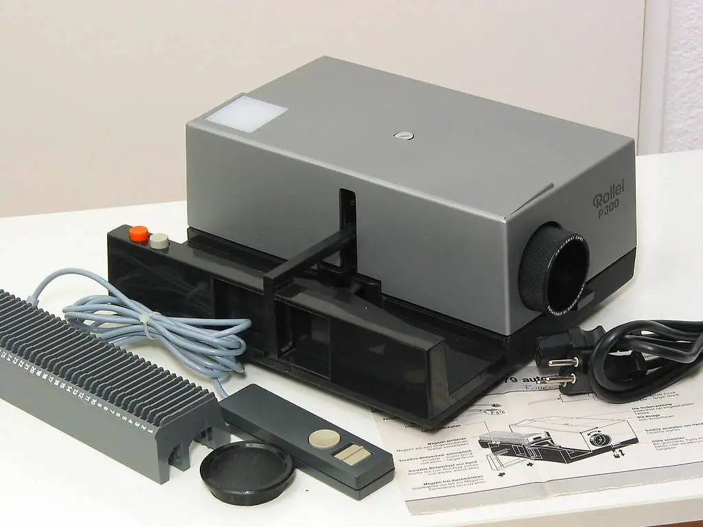 ROLLEI P-300 Diaprojektor Klassiker w. NEU Dia Projektor TOP