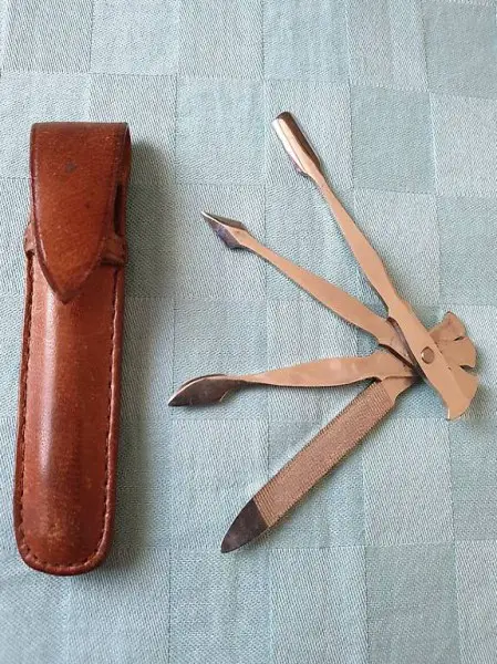  altes Manicure Set in Lederetui