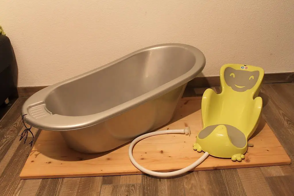 Babybadewanne + Badeliege + Badewannensitz