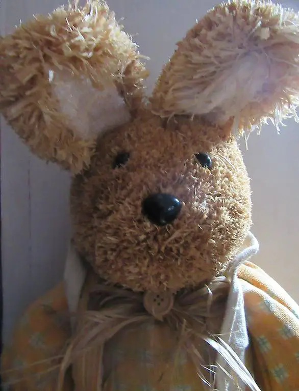 Schöner Stroh Osterhase