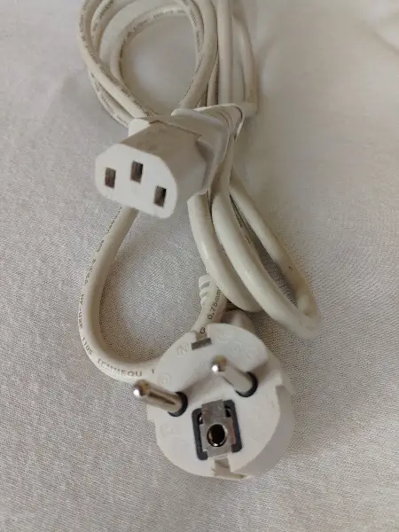 Kaltgerätekabel C-14, Schuko-Stecker, ca. 1.6 m