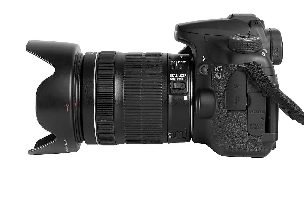 CANON EOS 70D - Kamera + 18-135mm STM Zoom Objektiv