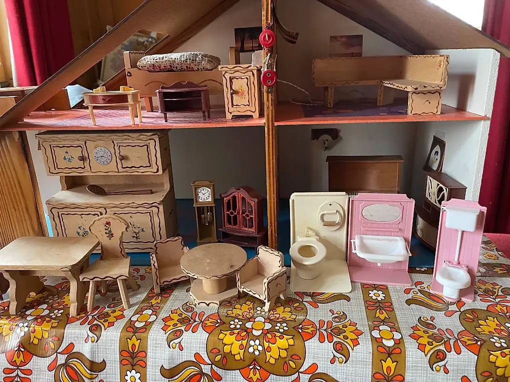 Puppenstube mit Möbel