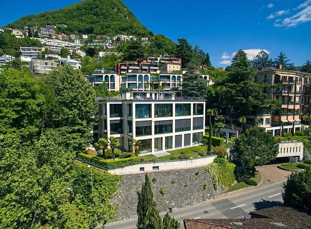 attico di lusso con vista mozzafiato sul golfo di lugano