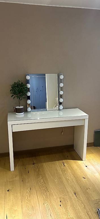 Schmincktisch mit Spiegel