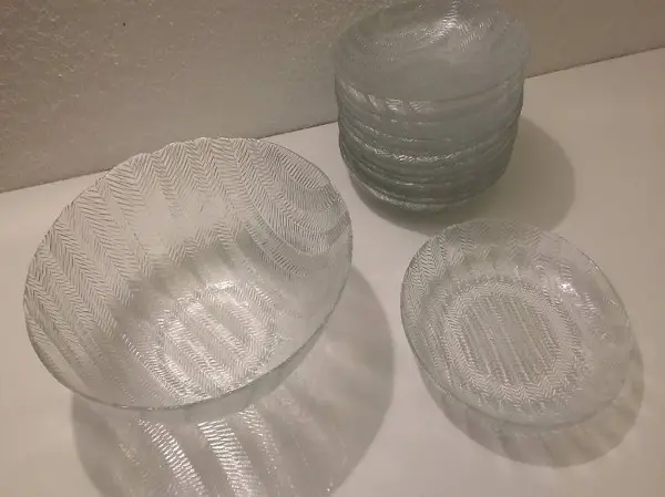 Insalatiera con 12 piatti in vetro