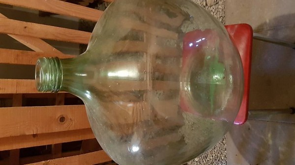 Grüne Glasflasche Abholen 9012