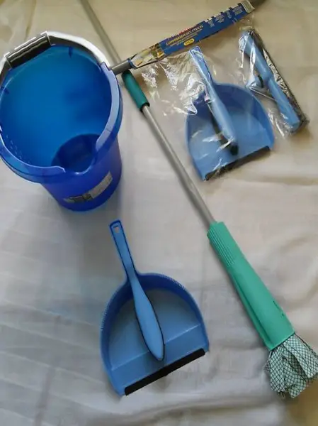 8 Teiliges Putzmaterial Schaufel Besen Reinig