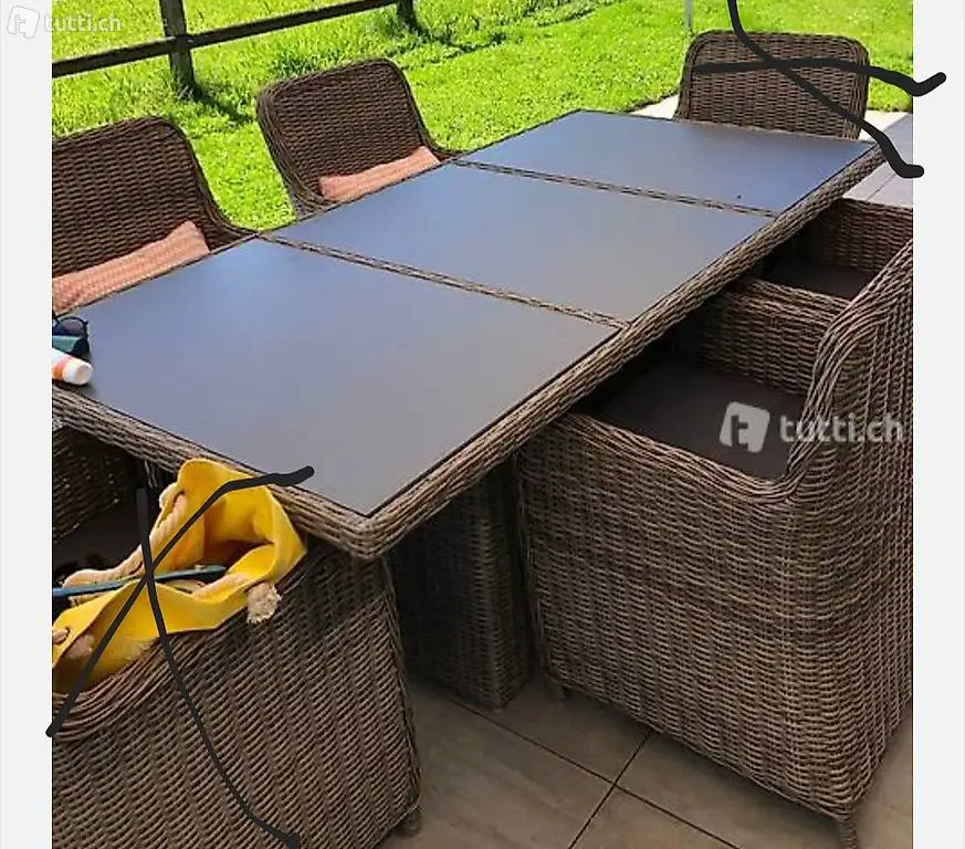 Rattan Tisch mit vier Stühlen
