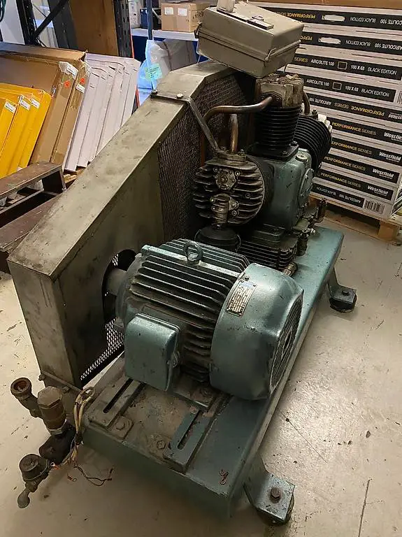 Defekter Druckluftkompressor