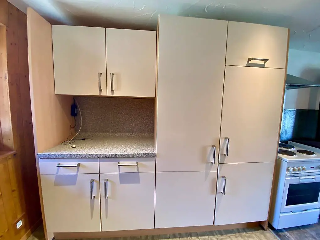 Küchenschrank mit Kühlschrank