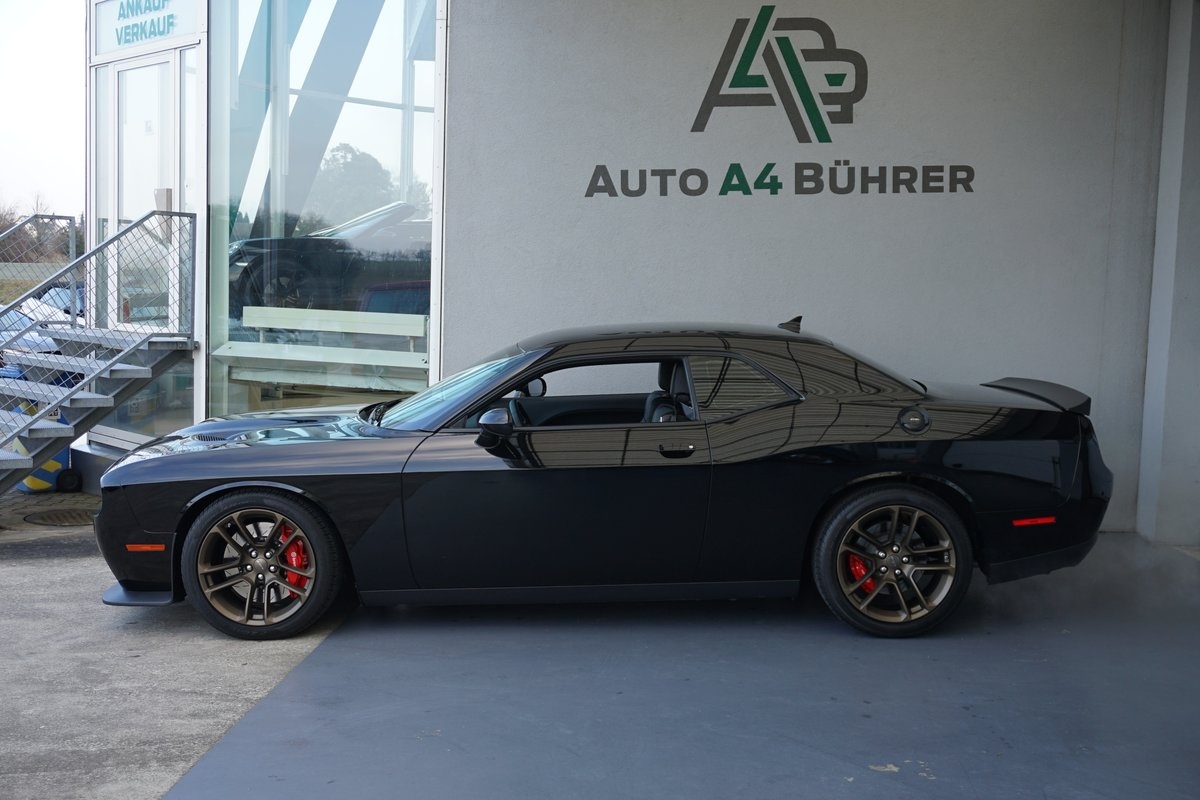 DODGE Challenger SRT 6,2i Hemi-V8 Hellcat 717PS mit erst 5`500 km
