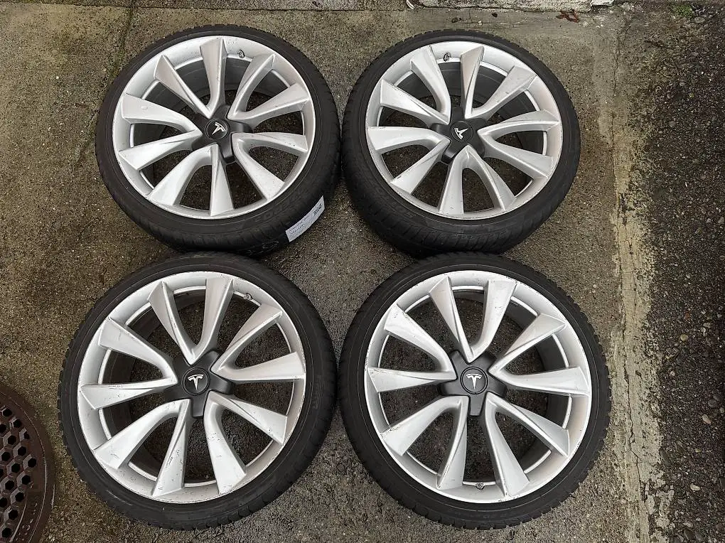 Tesla Model 3 Räder / Wheels Winterreifen 235/35 R20 92W