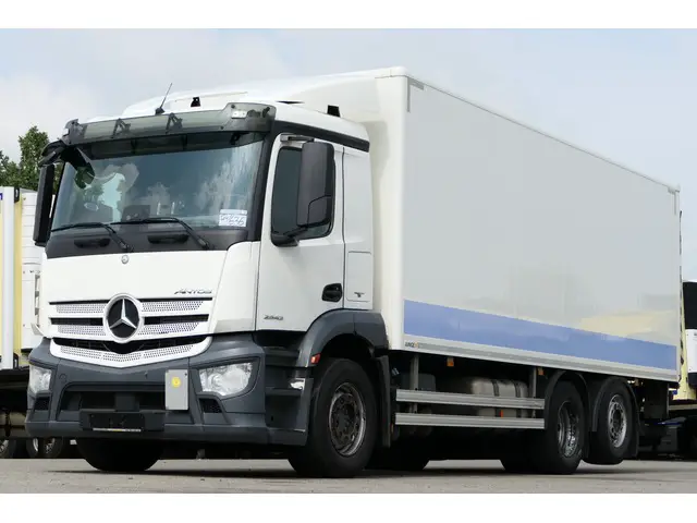 MERCEDES-BENZ, Antos 1836 Retarder Vollluft Kamera, Kunststoffkoffer