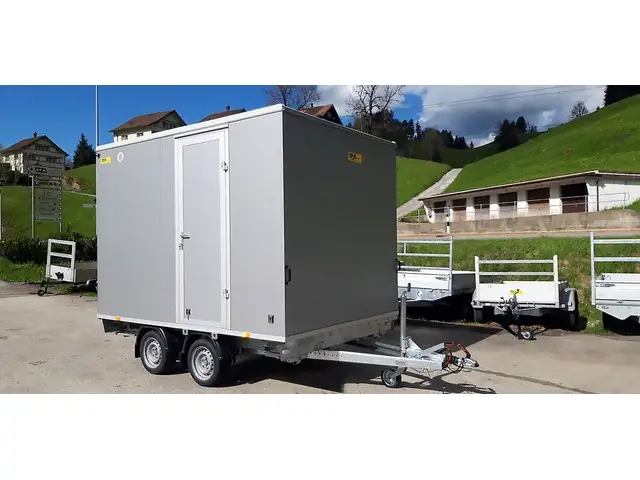 VEZEKO, Kunststoffkoffer isoliert