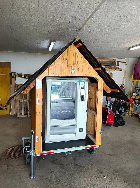 Snackautomat Baby FAS auf Anhänger, Warenautomat