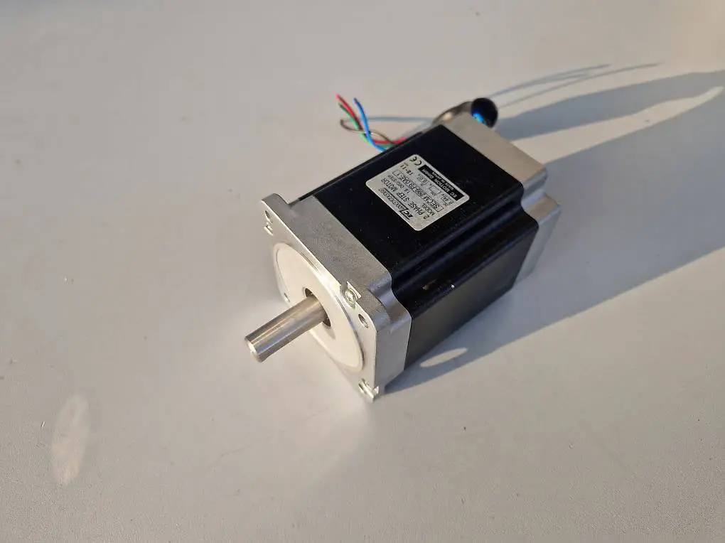 Schrittmotor gross - SECM 299-F9.0AE-1