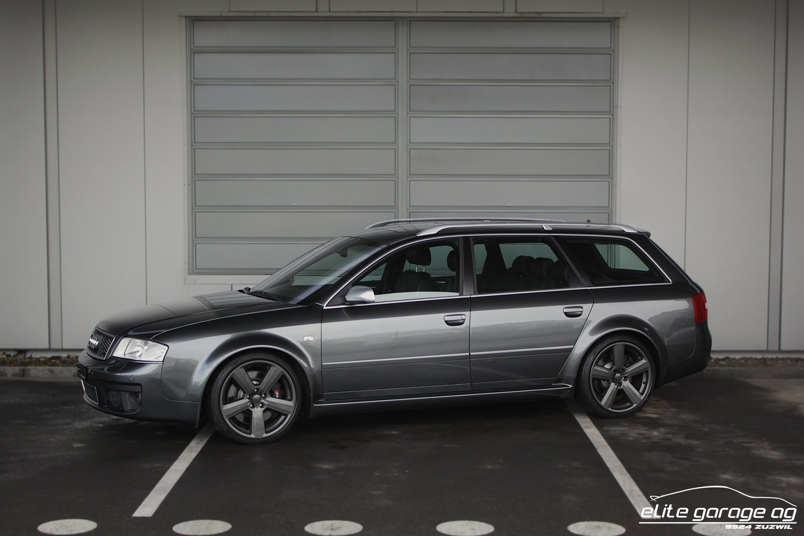 AUDI RS6 Avant quattro tiptronic