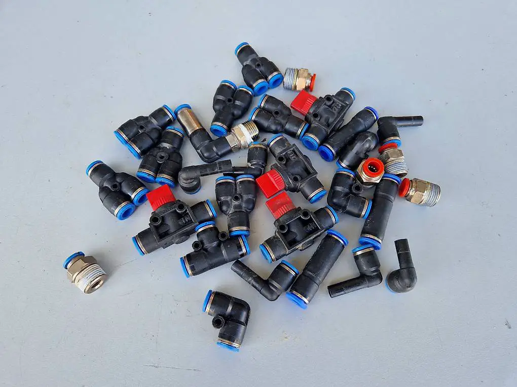 Pneumatische Steckverbindungen - 30 Stück - Ø8