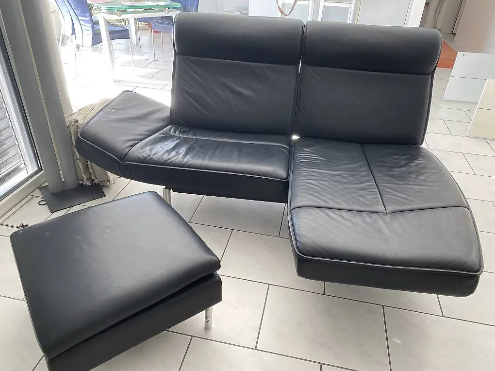 De Sede Sofa mit separaten Hocker