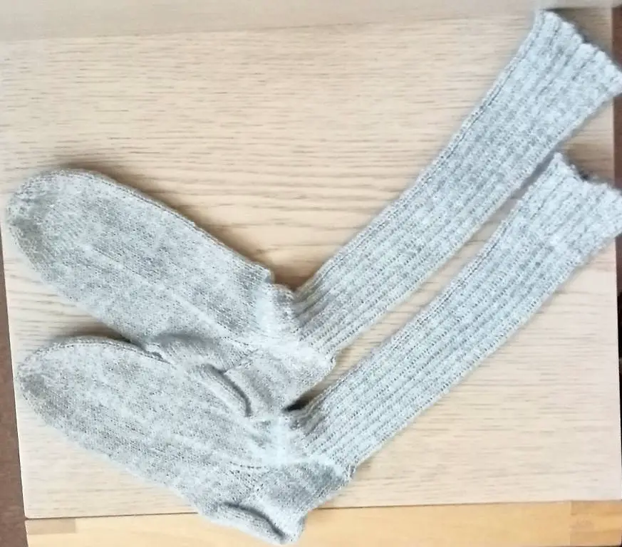 Schöne handgestrickte Herrensocken grau Grösse 44/45/46