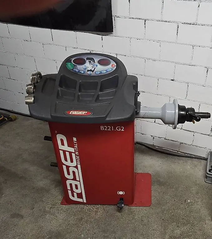 Auswuchtmaschine für PW Räder