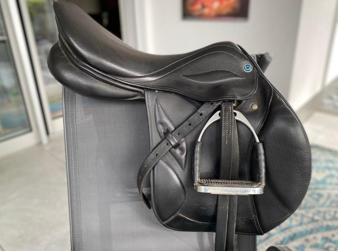 Springsattel Stübben Phoenix Elite, Sitz 17.5", 32cm, schwarz