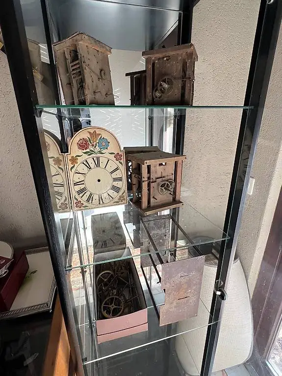 Antike Uhren unvollständig Schwarzwälder, Wecker, Burgunder