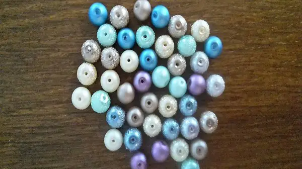 40 Glasperlen in 10 verschiedenen metallic Farben